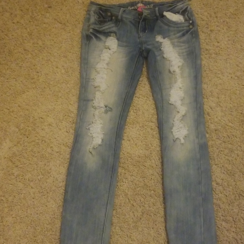 Super distressed skinny jeans
